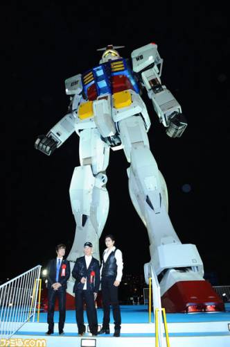 RX-78-2 Gundam робот вид ночью